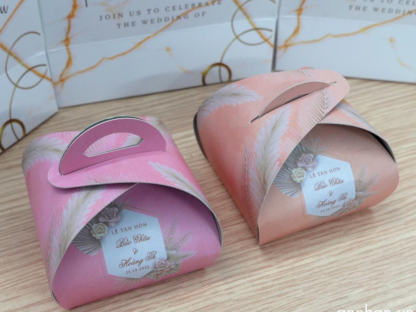 In thiệp cưới 3D theo yêu cầu – thiết kế riêng dành cho từng cặp đôi.