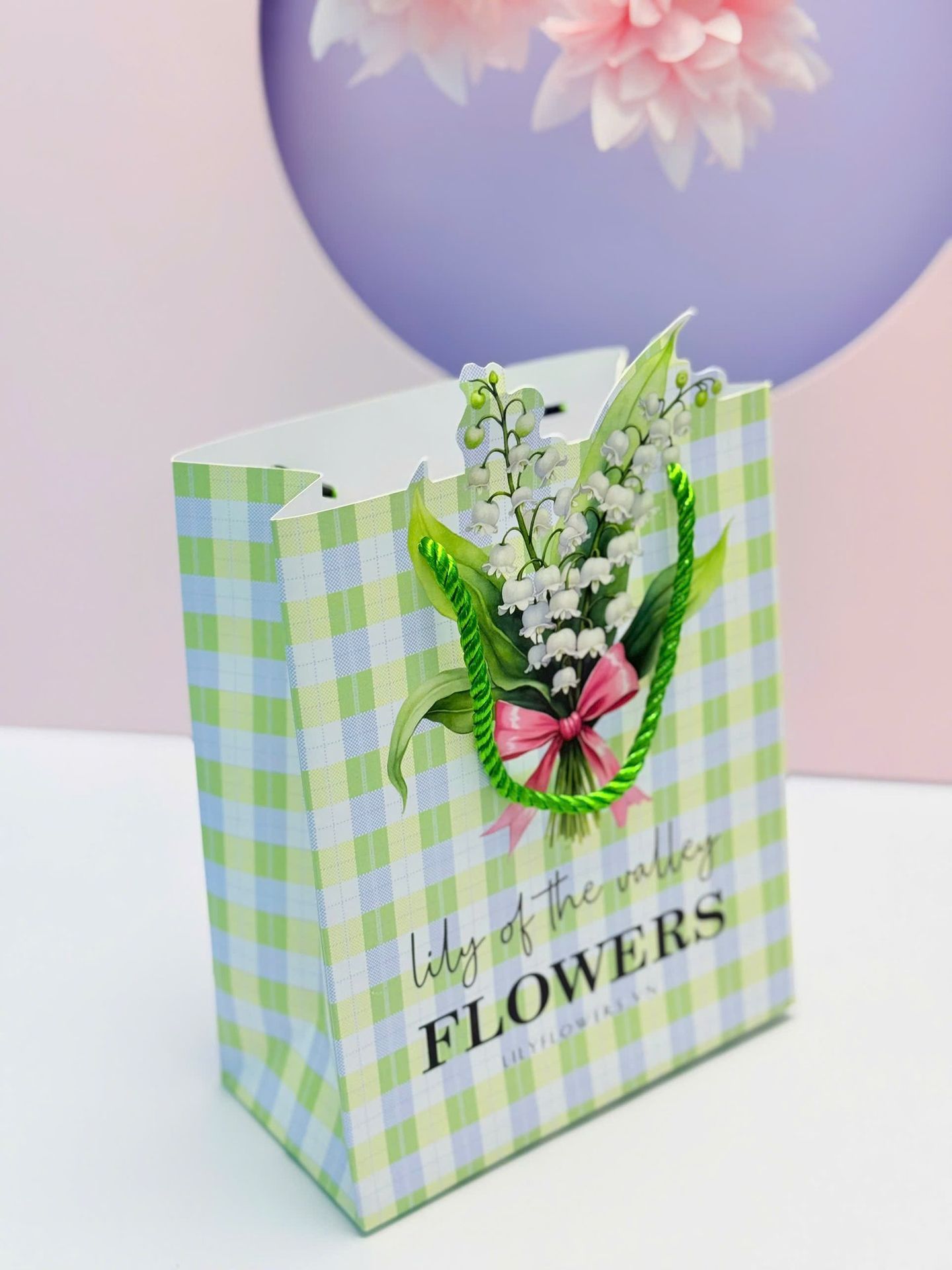 Sản phẩm túi giấy mini dùng cho shop thời trang.