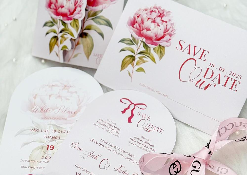 Thiệp cưới 3D cắt laser hình cô dâu chú rể đẹp mắt.